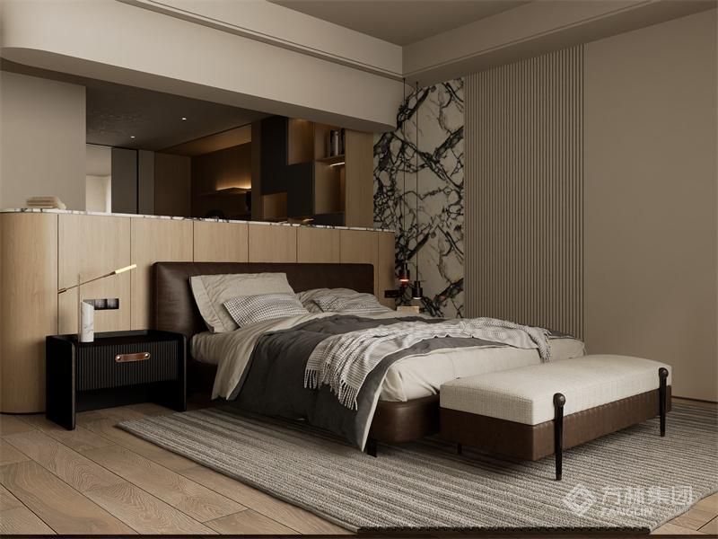 主卧室空间采用经典的暖咖色调，舒适且带有慵懒的暖意，营造出一种既成熟又不失活力的氛围，打造出一个宽松、舒适，现代与传统手工艺质感的融合