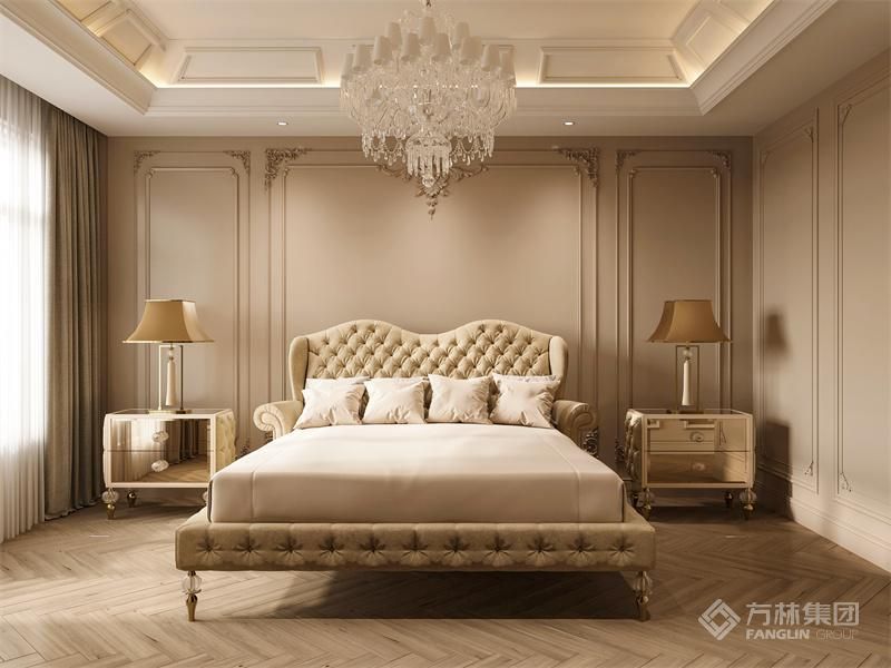 主卧空间更是奢华至极，舒适感和层次感并存，精心设计的色彩搭配和雅致的家装设计将空间的品质提升到一个新的高度。