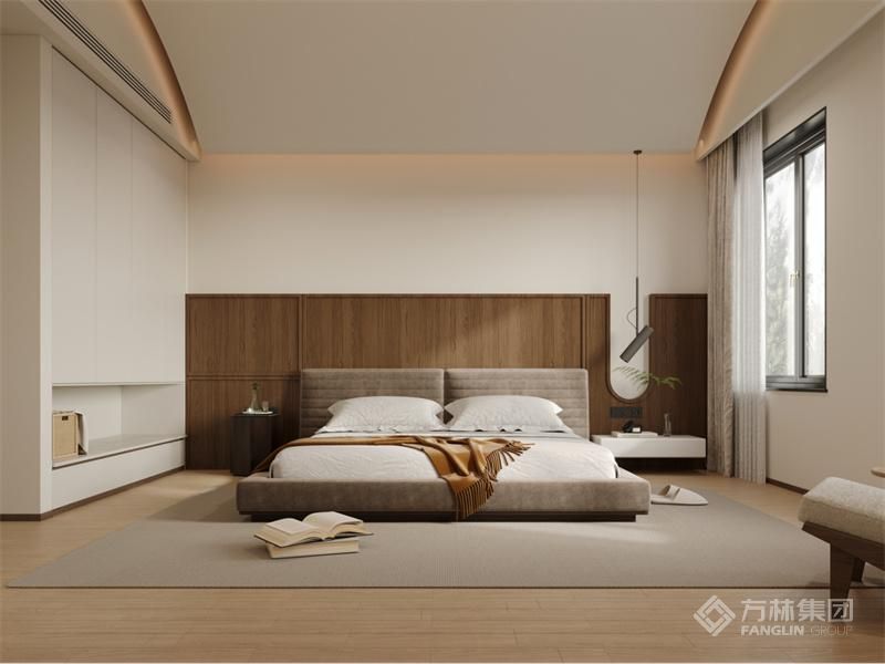弧形棚面与半高木制墙板的组合，为卧室带来了独特的视觉效果和舒适的居住体验