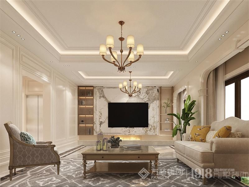 客厅地面采用米色石材拼花，沙发背景墙采用白色木质墙板，给人一种温馨和睦的感觉。